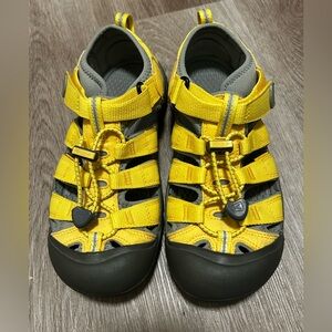 KEEN Newport H2 Kids Sandals Yellow Closed Toe Water Shoes Size 3
